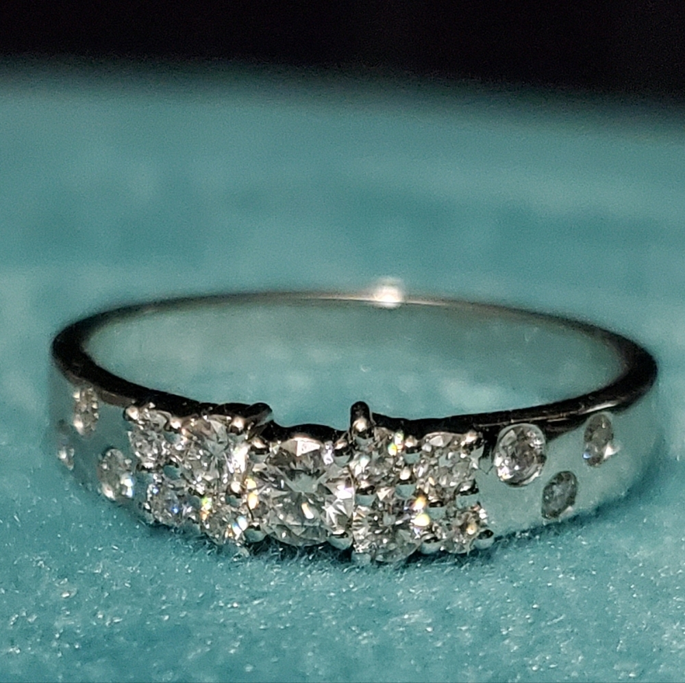 Beautiful 10k White Gold Ring